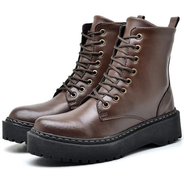 Tratorada Blogueira Women's Combat Boot with Comfortable Short Top - Brown