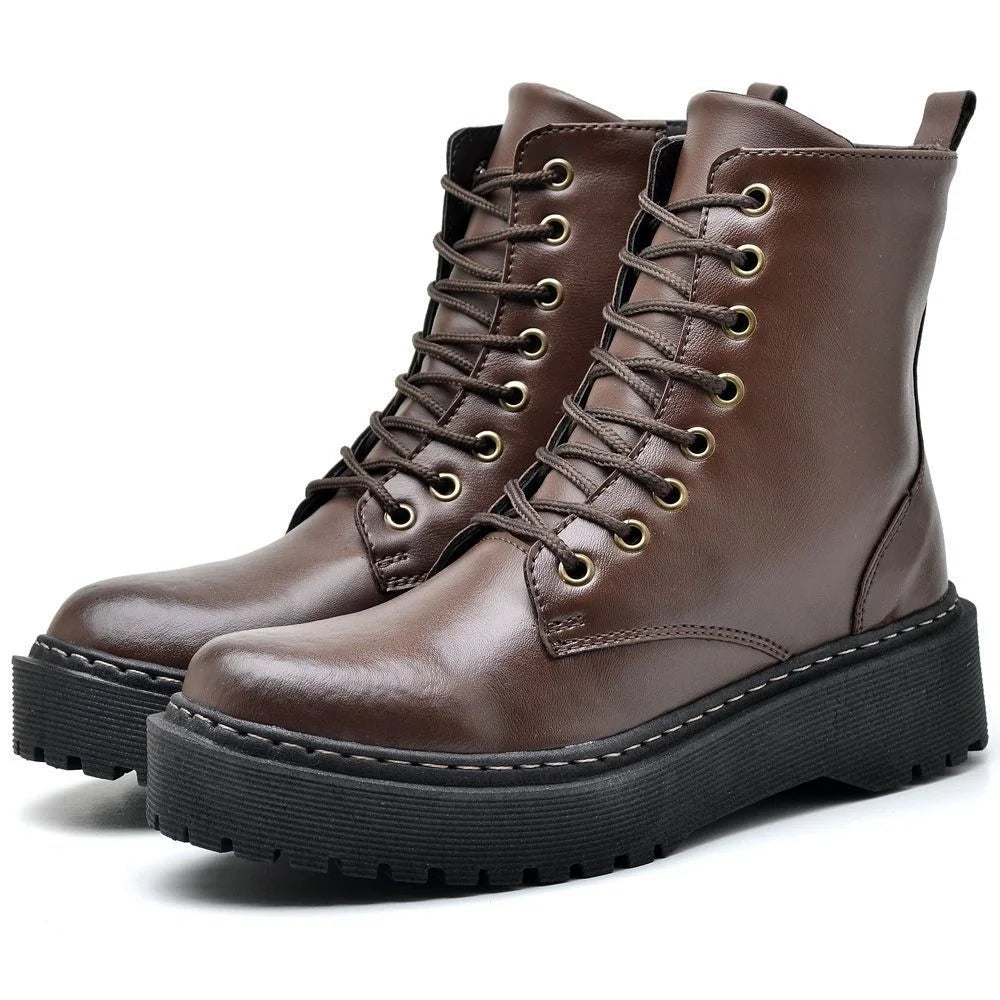 Tratorada Blogueira Women's Combat Boot with Comfortable Short Top - Brown