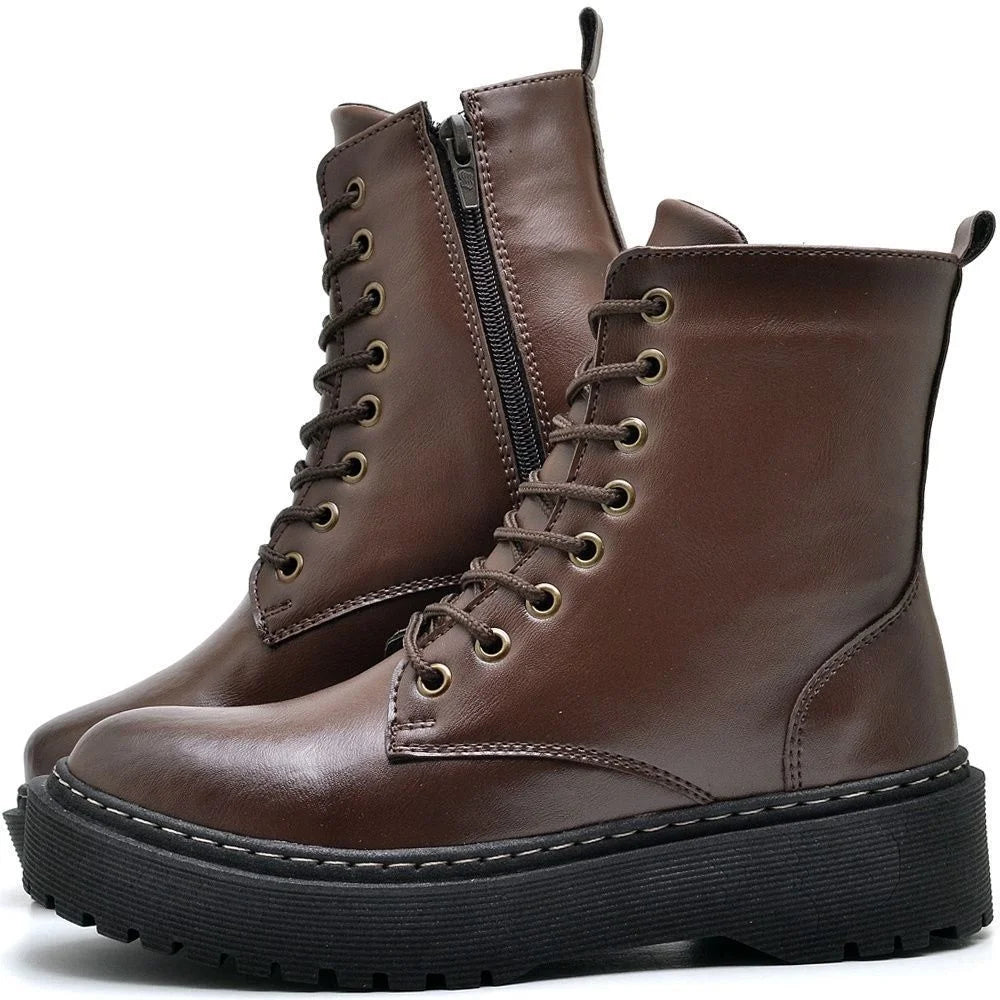 Tratorada Blogueira Women's Combat Boot with Comfortable Short Top - Brown
